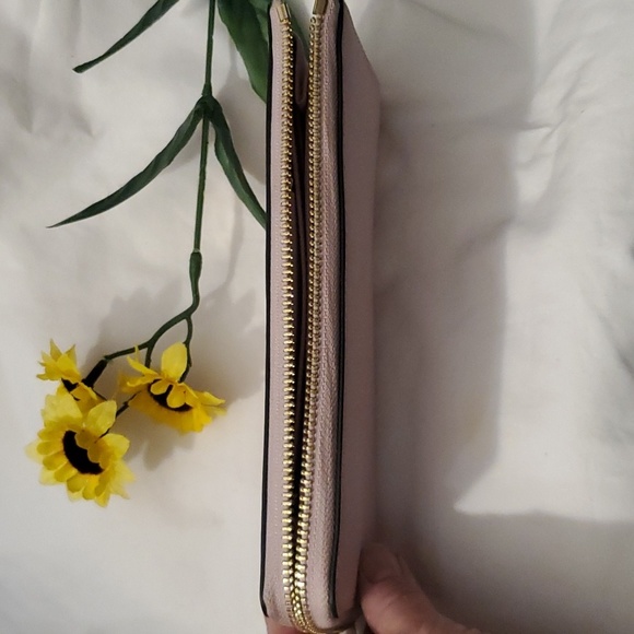 MICHAEL KORS WALLET - Picture 8 of 16